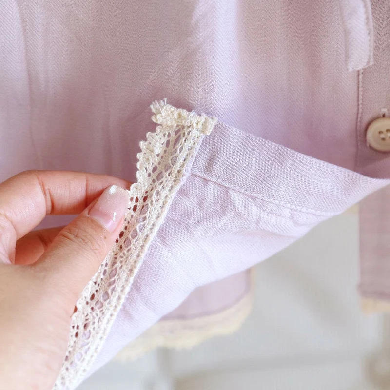 Kurzes Pyjama-Set in Unifarbe mit Spitzenbesatz