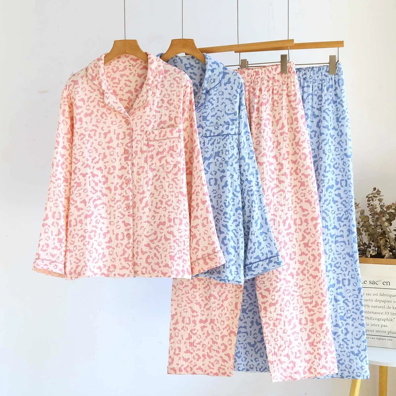 Loungewear-Set aus Baumwolle mit Leopardenmuster in sanften Farbtönen