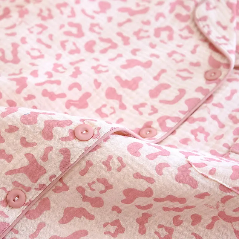 Loungewear-Set aus Baumwolle mit Leopardenmuster in sanften Farbtönen