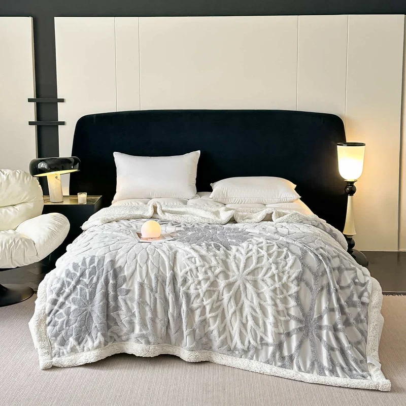 Sherpa-Decke mit floralem Muster