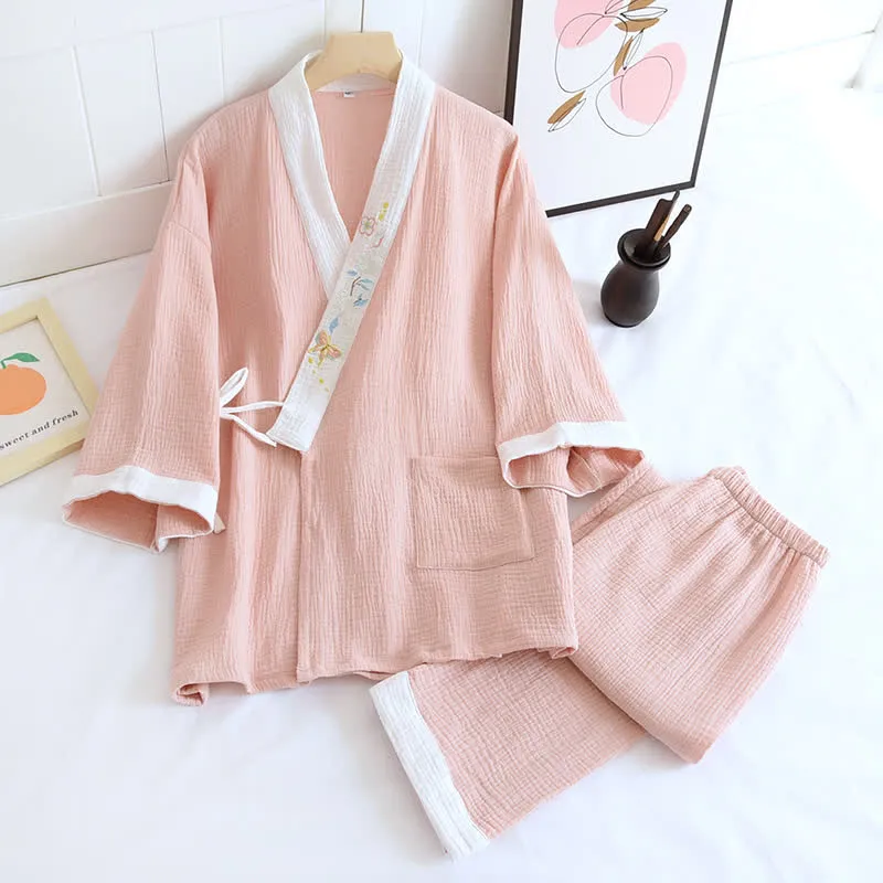 Kimono-Loungewear aus Baumwollgaze mit Schmetterlingsstickerei