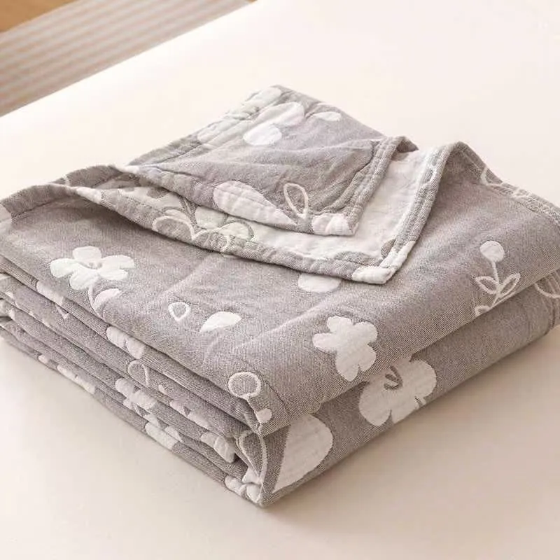 Elegante, dreilagige Baumwoll-Gaze-Steppdecke mit floralem Jacquardmuster