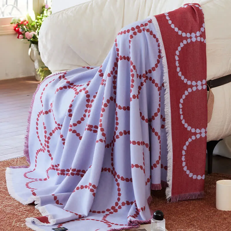 Wendbare Kuscheldecke mit Kreismuster und Quasten
