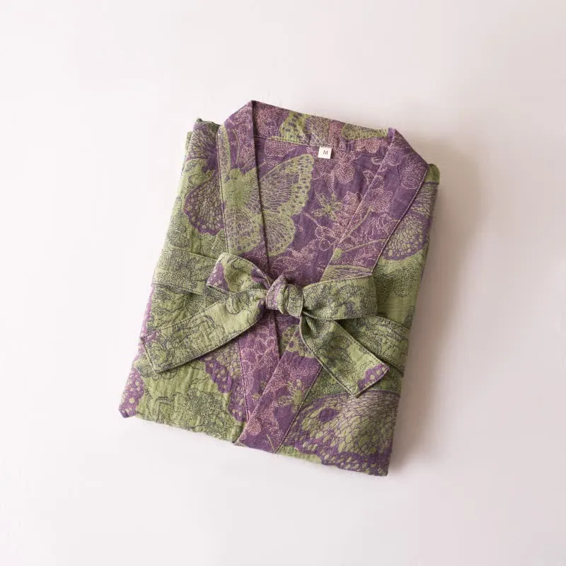 Traumhafter Kimono-Bademantel aus Baumwollgaze mit Schmetterlingsmotiv