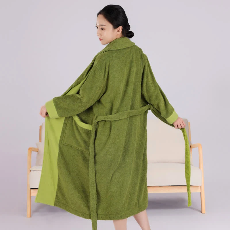 Minimalistischer Bademantel aus Baumwolle im Colorblock-Stil