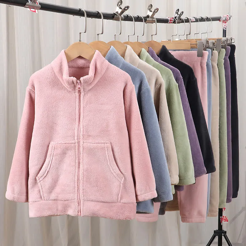 Warmer Kinderpyjama-Satz in Unifarbe mit Reißverschluss