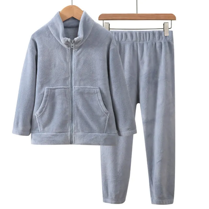 Warmer Kinderpyjama-Satz in Unifarbe mit Reißverschluss