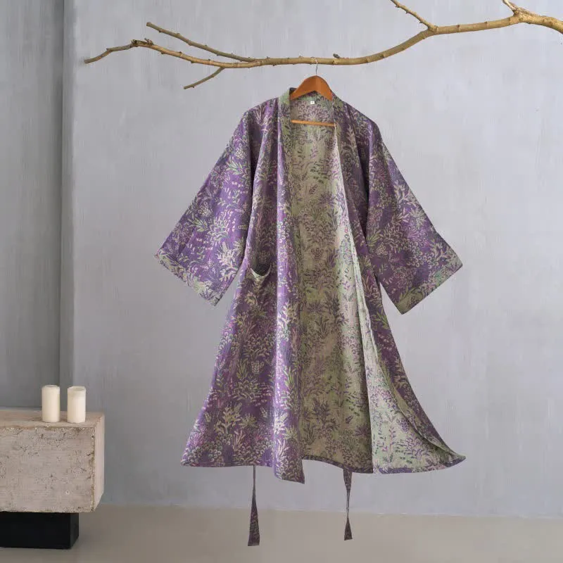 Kimono-Robe aus Baumwollgaze mit botanischem Bezug