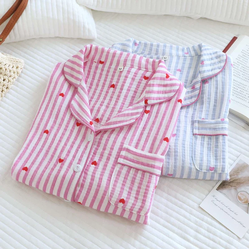 Pyjama-Set aus Baumwollgaze mit Streifen und Herzmuster