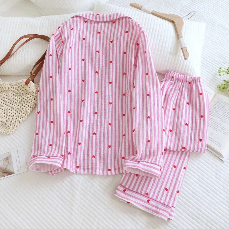 Pyjama-Set aus Baumwollgaze mit Streifen und Herzmuster