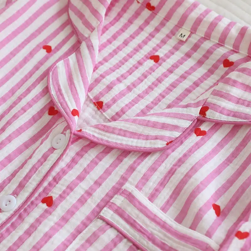 Pyjama-Set aus Baumwollgaze mit Streifen und Herzmuster