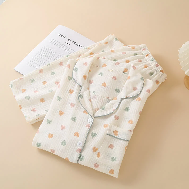 Buntes Herz-Pyjama-Set aus Baumwollgaze