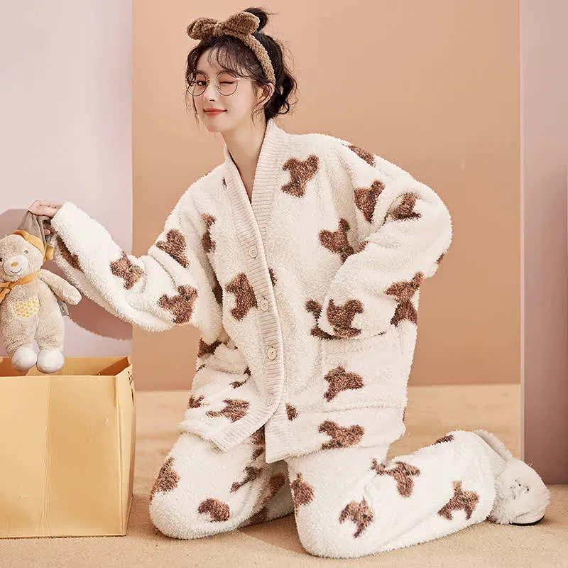 Niedliches Bärenknopf-Plüsch-Loungewear-Set