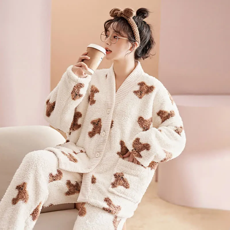 Niedliches Bärenknopf-Plüsch-Loungewear-Set