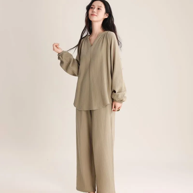 Minimalistisches Loungewear-Set aus Baumwolle mit V-Ausschnitt
