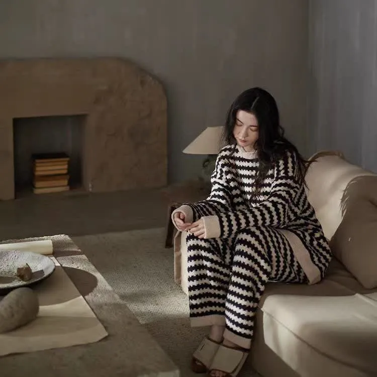 Plüsch-Loungewear-Set mit Streifenmuster