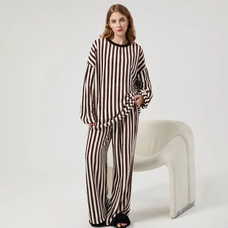 Loungewear-Set aus Plüsch mit vertikalen Streifen