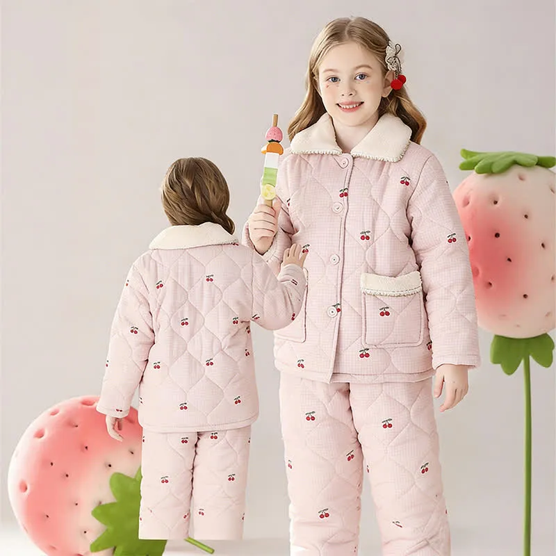 Gestepptes Loungewear-Set mit Kirschmuster für Kinder
