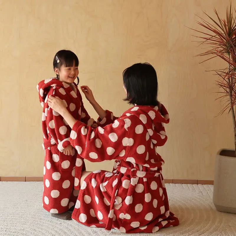 Passender Familienbademantel aus Baumwolle mit Kapuze und Polka-Dots