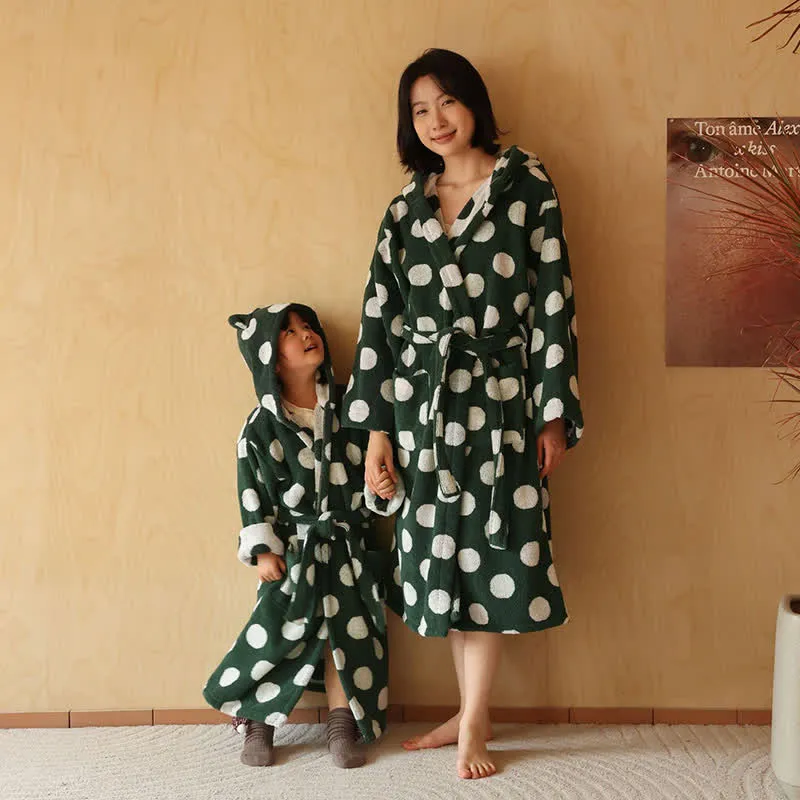 Passender Familienbademantel aus Baumwolle mit Kapuze und Polka-Dots