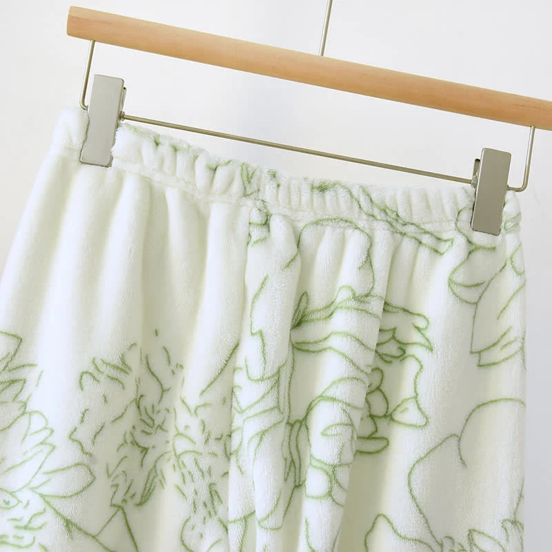 Frisches grünes Plüsch-Loungewear-Set mit Linienmuster