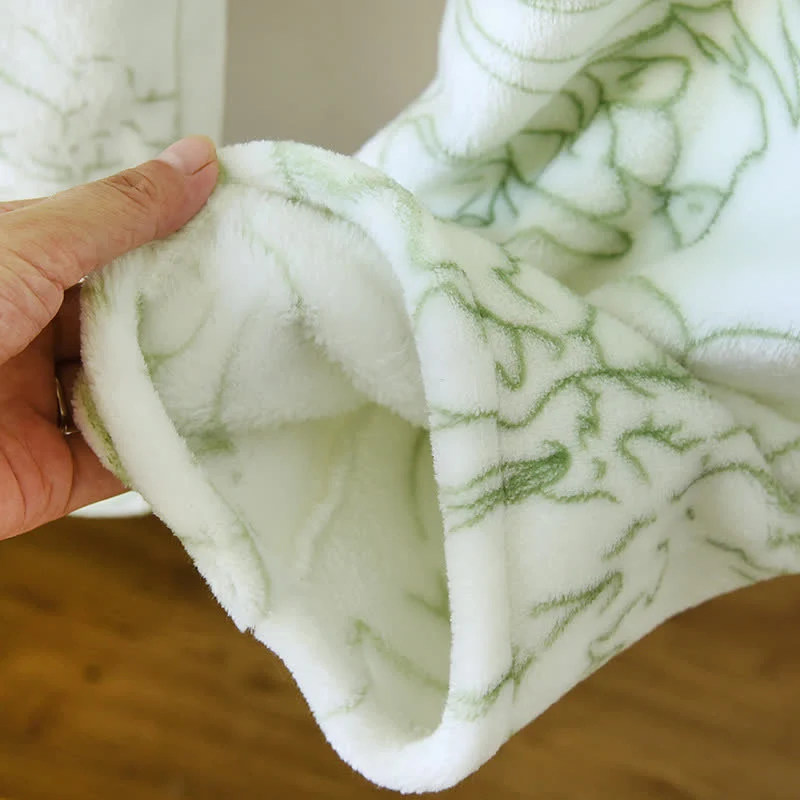 Frisches grünes Plüsch-Loungewear-Set mit Linienmuster