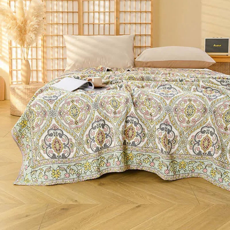 Elegante Vintage-Steppdecke aus Baumwollgaze mit Blumenmuster
