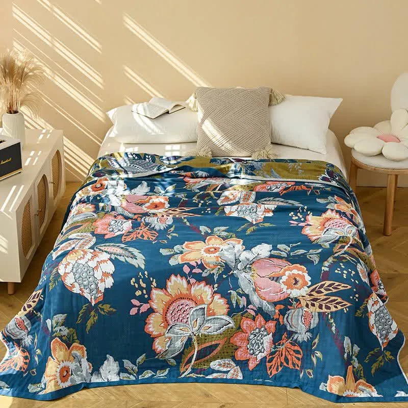 Traumhafter, floraler Quilt aus reiner Baumwollgaze
