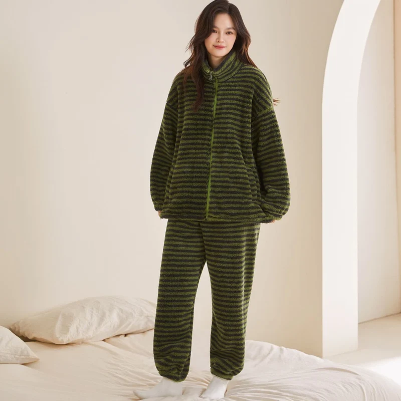Ownkoti Gestreiftes Plüsch-Loungewear-Set mit Reißverschluss