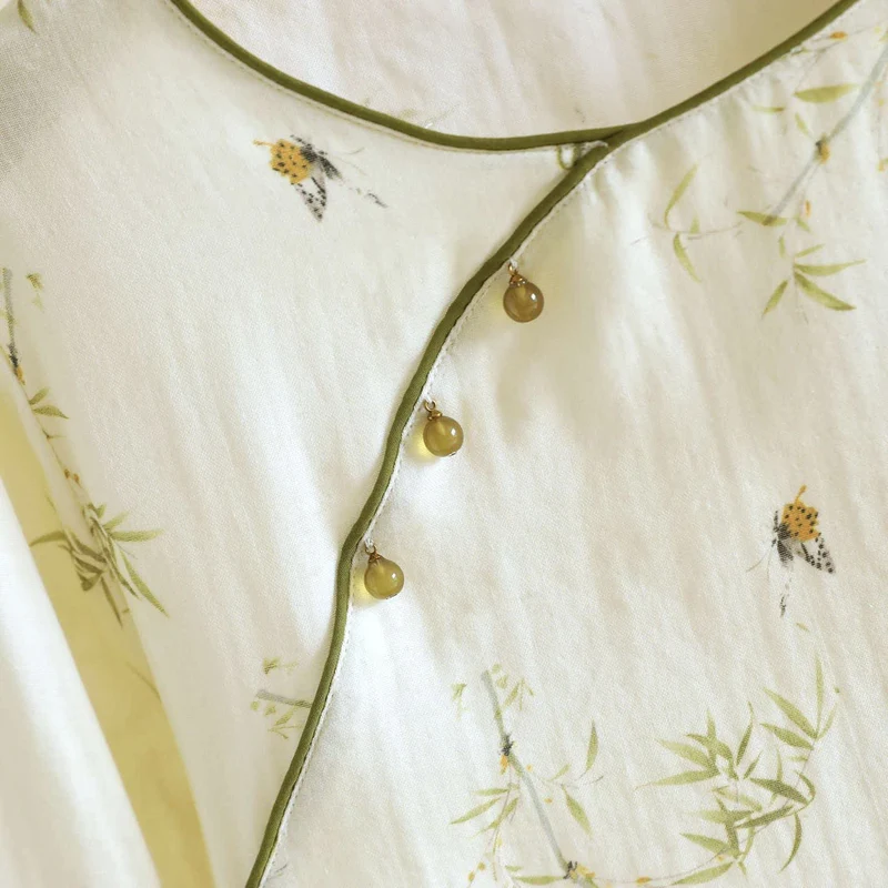 Ownkoti Orientalisch inspirierte Loungewear aus Bambus-Baumwolle mit Schmetterlingsmotiv