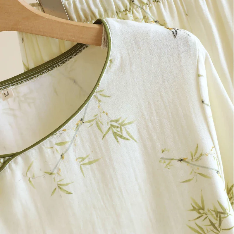 Ownkoti Orientalisch inspirierte Loungewear aus Bambus-Baumwolle mit Schmetterlingsmotiv