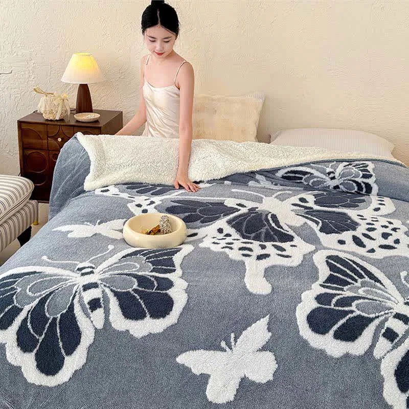 Ownkoti – Plüschdecke mit Schmetterlingsprägung im Natur-Stil