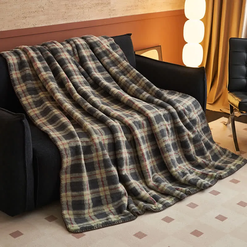 Ownkoti Wendbare Fleecedecke im klassischen Karomuster – vielseitig verwendbar
