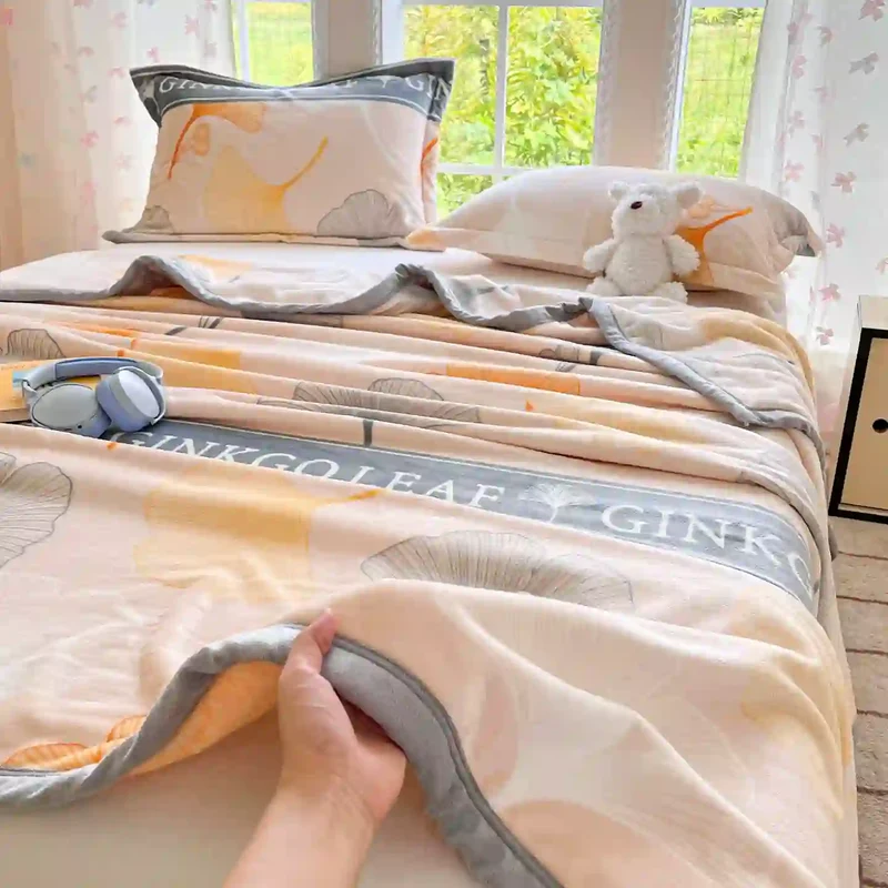 Kuschelige, warme Ginkgo-Blatt-Decke