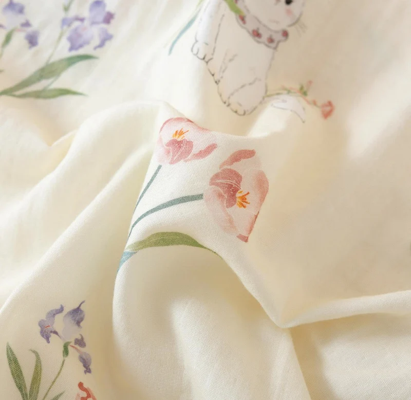 Kimono-Pyjama aus Baumwollgaze mit Blumenmuster und Katze
