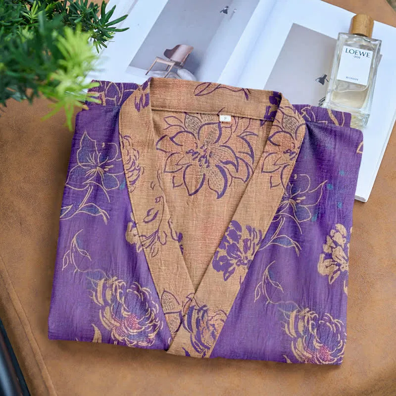 Zweifarbiger Kimono-Bademantel aus Baumwollgaze mit Pfingstrosenmotiv