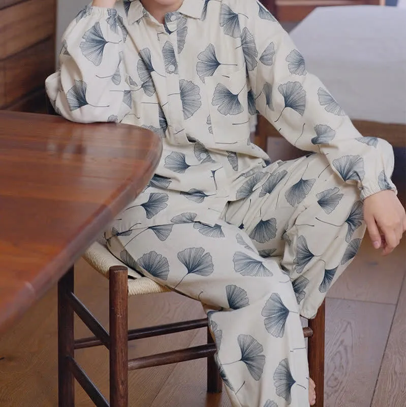 Pyjama-Schlafanzug aus gebürsteter Baumwolle mit Ginkgoblättern