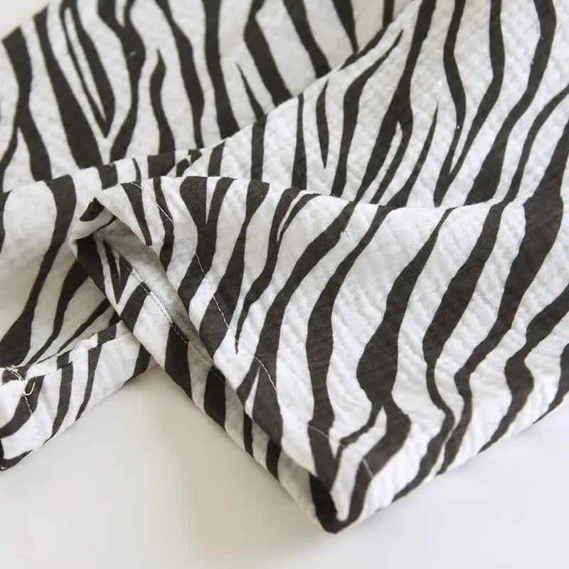 Modernes Pyjama-Set aus Baumwollgaze mit Zebrastreifen