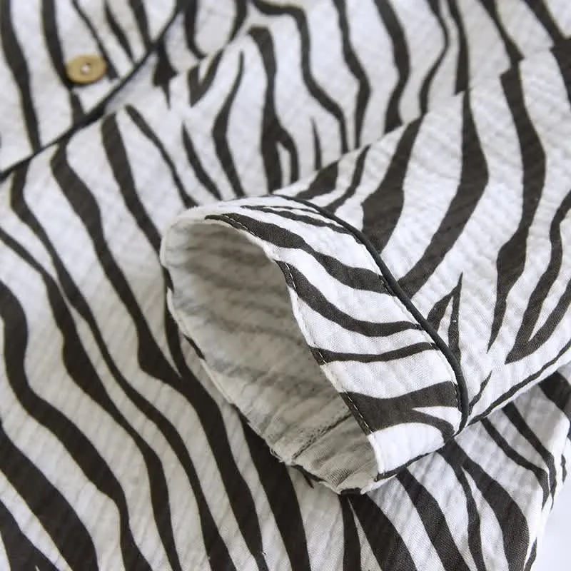 Modernes Pyjama-Set aus Baumwollgaze mit Zebrastreifen