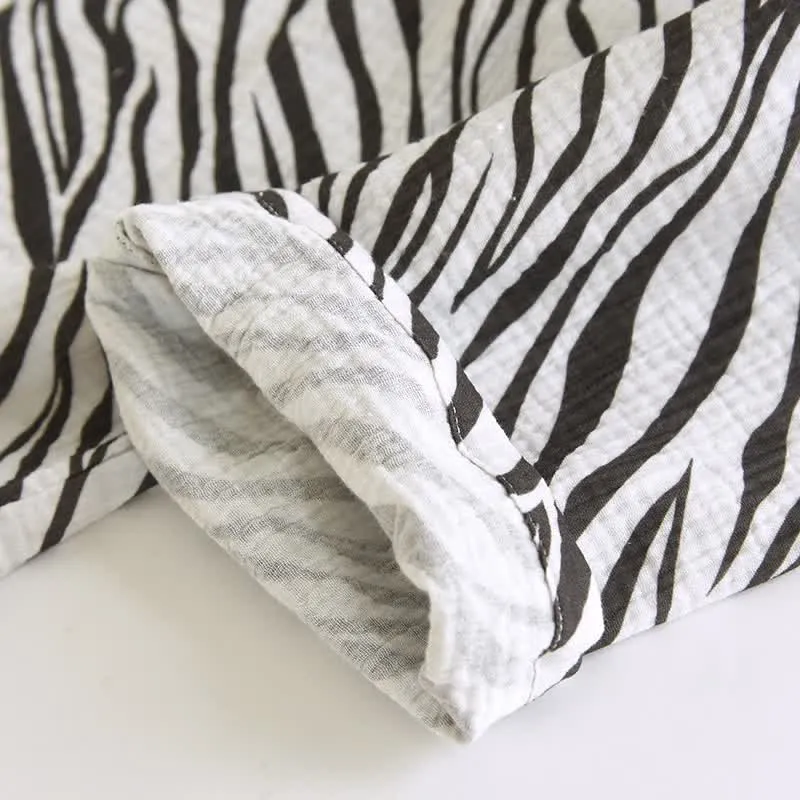 Modernes Pyjama-Set aus Baumwollgaze mit Zebrastreifen