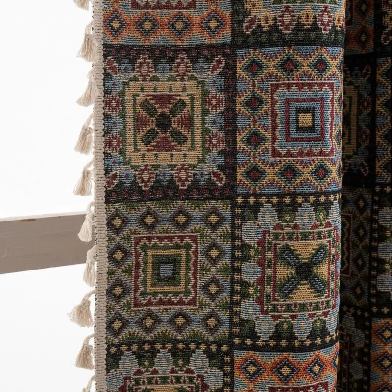 Geometrischer quadratischer Jacquard-Vorhang im Retro-Stil