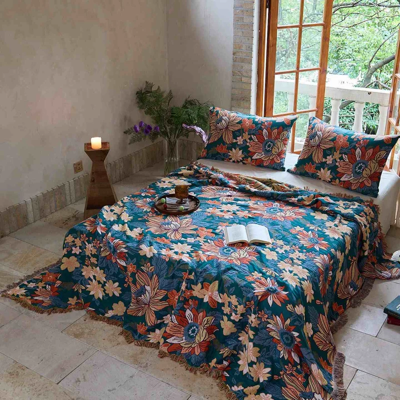 Blühende Baumwoll-Quasten-Steppdecke mit Blumenmuster