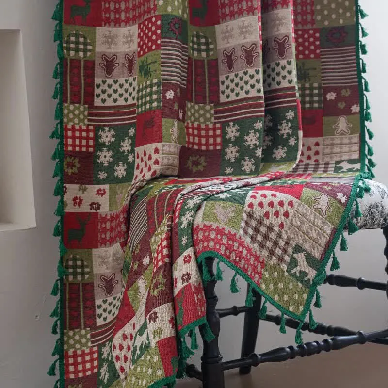 Patchwork-Vorhang mit Quasten und weihnachtlichem Print