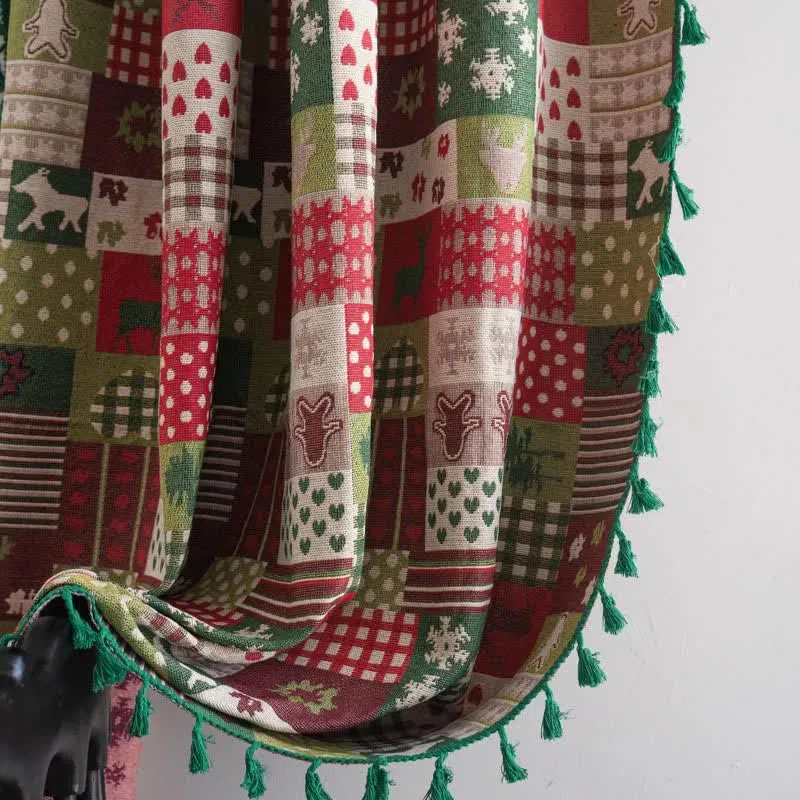 Patchwork-Vorhang mit Quasten und weihnachtlichem Print