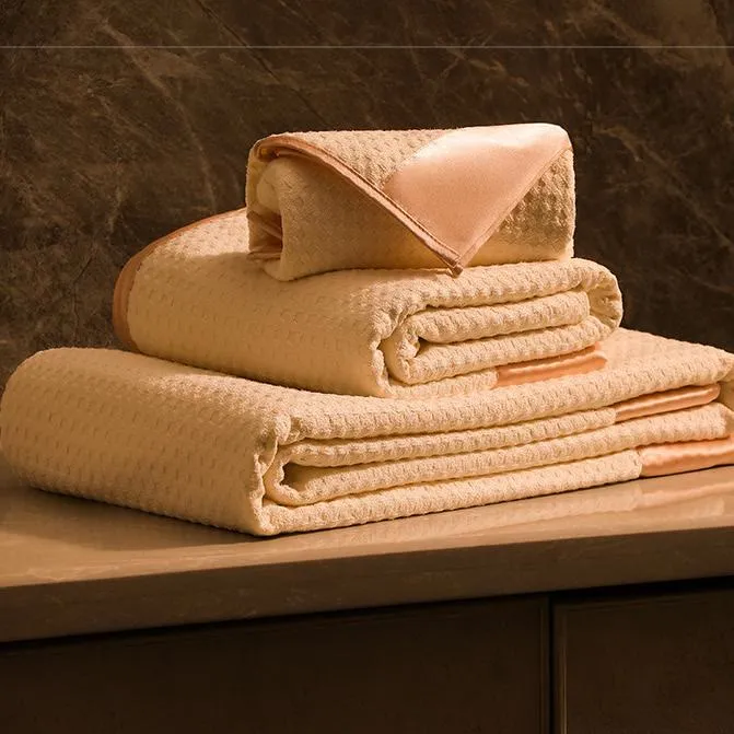 Badetuchset aus Satin mit Waffelmuster (2er-Pack)