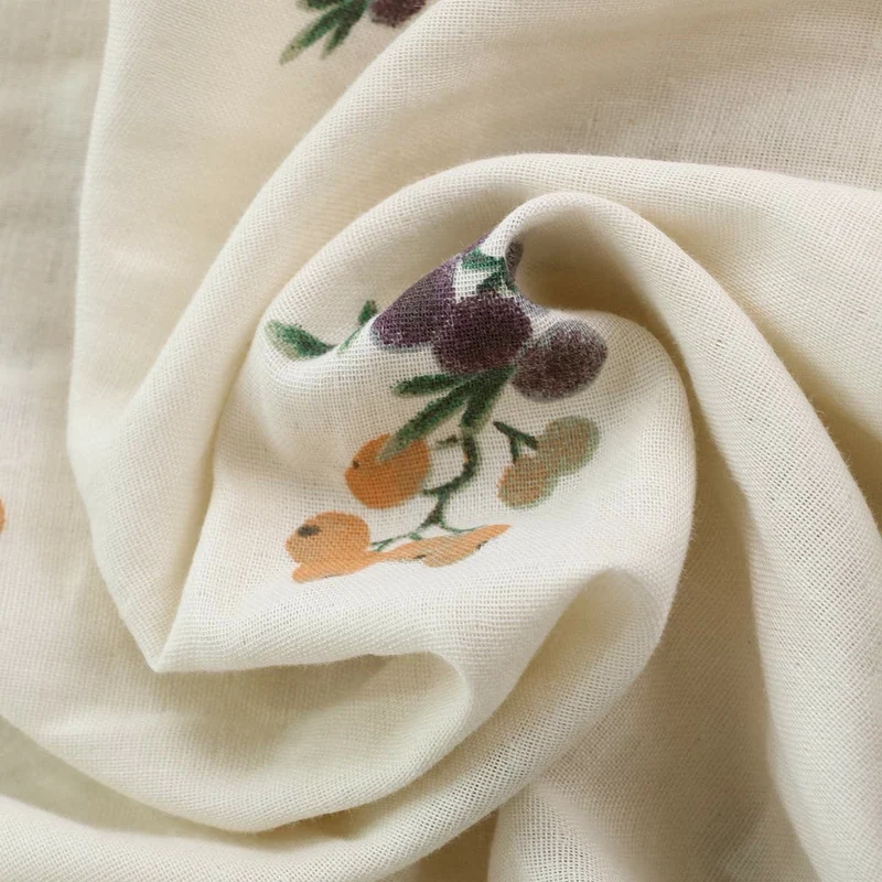 Loungewear-Set aus Baumwollgaze mit Mispelfrüchten