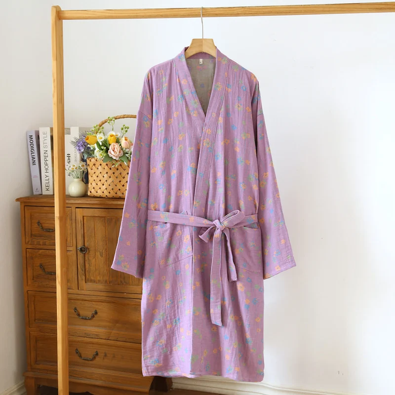 Tranquil Floral Kimono Robe aus japanischer Baumwolle