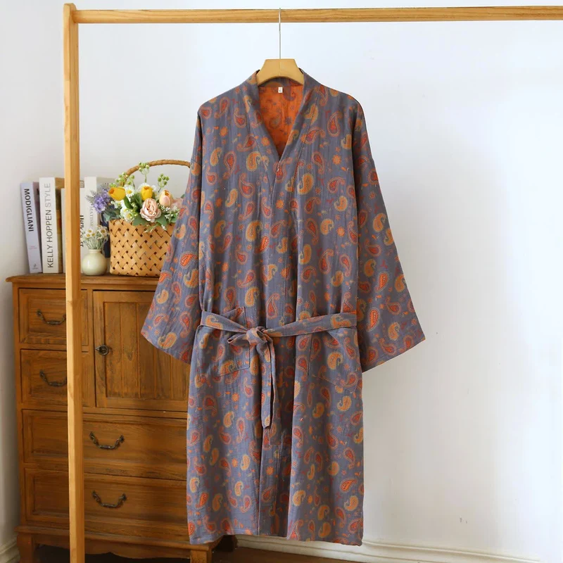 Japanischer Kimono-Bademantel aus Baumwollgaze mit Paisleymuster