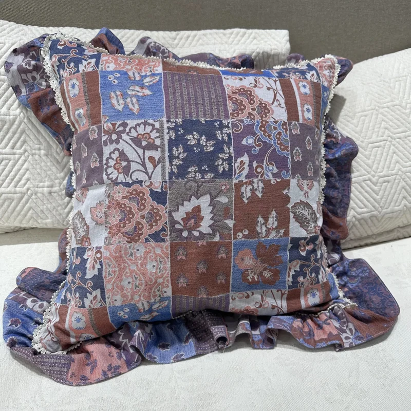 Vintage-inspiriertes Blumen-Akzentkissen