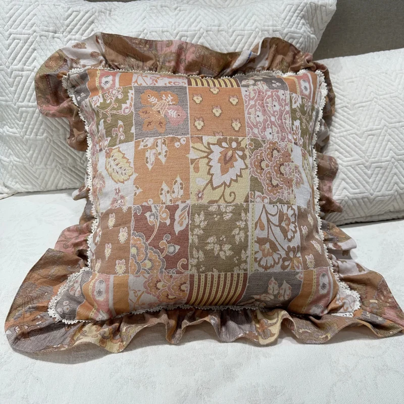 Vintage-inspiriertes Blumen-Akzentkissen